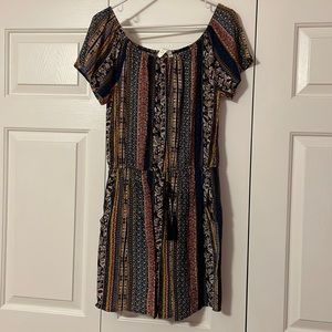 RD Style off the shoulder dress with pockets and tie @ waist. Size M. Smoke free